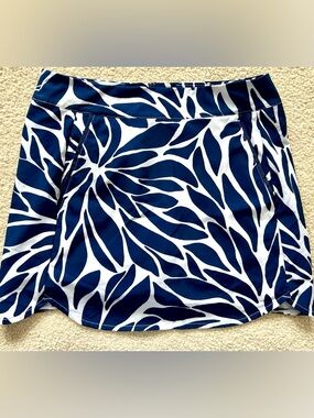 Vineyard Vines Navy and White Leaf-Print Mini Skirt